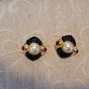 Ivana vintage Clip Black Earrings with pearl, red accent and gold tone